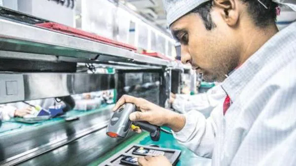 India-made Smartphone Shipments Rise 8% In 2025 As Exports Soar